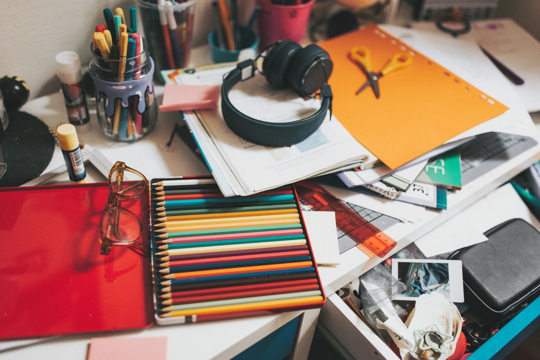 Desk with notebooks representing engaged readers